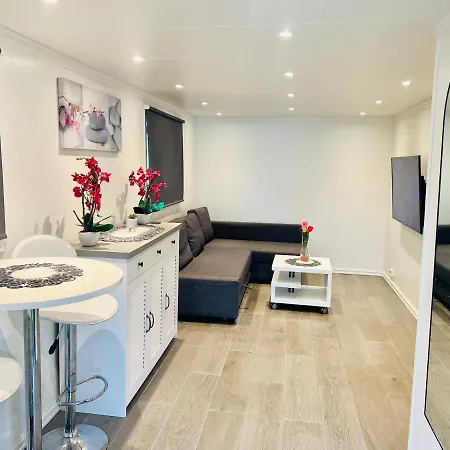 Guest house Fint Gjesterom Med Bad Og Kjokken Til Leie Naer Eb Stranda Med Arendal