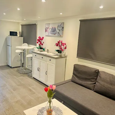 Fint Gjesterom Med Bad Og Kjokken Til Leie Naer Eb Stranda Med Guest house Arendal