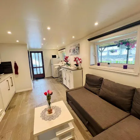 Guest house Fint Gjesterom Med Bad Og Kjokken Til Leie Naer Eb Stranda Med