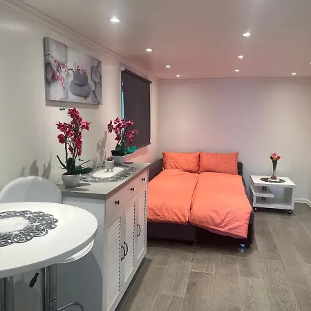 Guest house Fint Gjesterom Med Bad Og Kjokken Til Leie Naer Eb Stranda Med