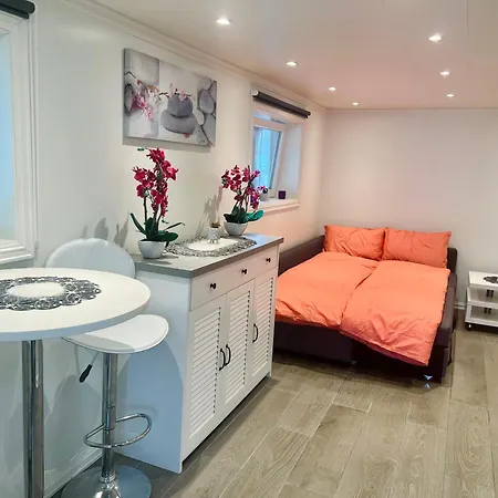 Fint Gjesterom Med Bad Og Kjokken Til Leie Naer Eb Stranda Med Guest house Arendal