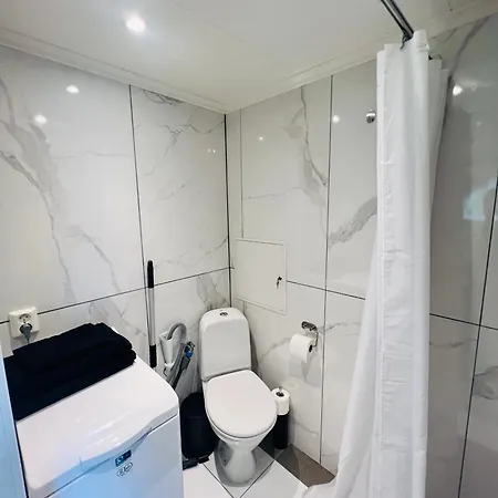 Guest house Fint Gjesterom Med Bad Og Kjokken Til Leie Naer Eb Stranda Med *