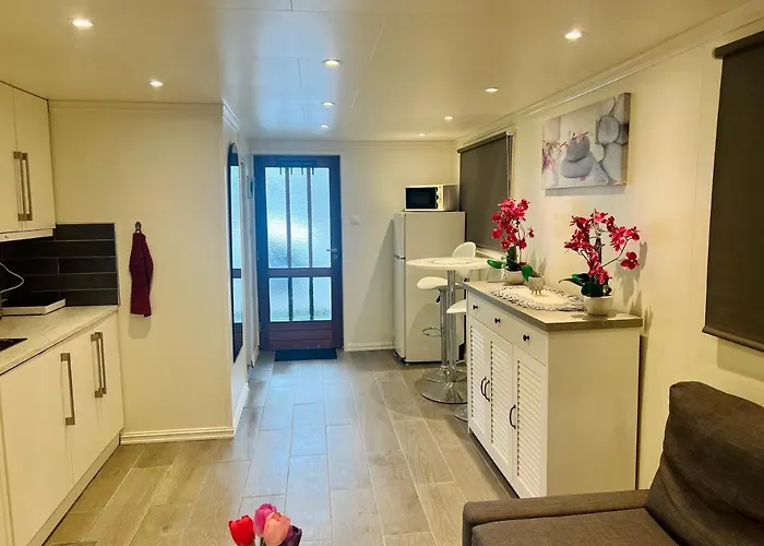 Casa de hóspedes Fint Gjesterom Med Bad Og Kjokken Til Leie Naer Eb Stranda Med