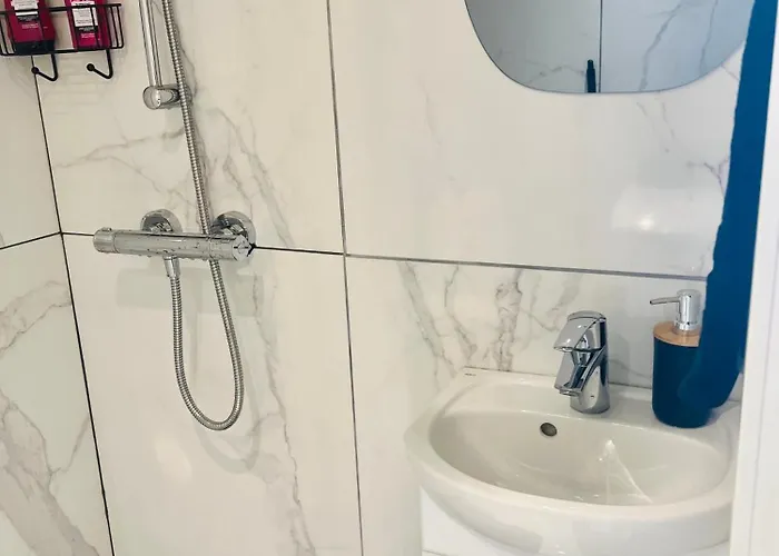 Casa de hóspedes Fint Gjesterom Med Bad Og Kjokken Til Leie Naer Eb Stranda Med 3*