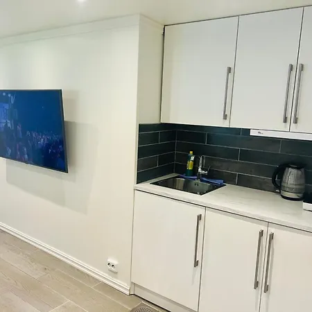 Fint Gjesterom Med Bad Og Kjokken Til Leie Naer Eb Stranda Med Pensjonat Arendal